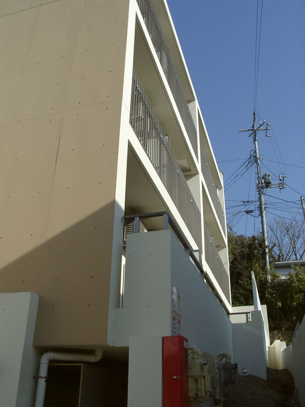傾斜地の建築(個人住宅+賃貸集合住宅)